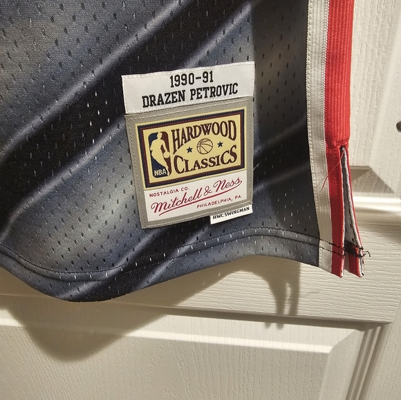 Brand new with tags New Jersey Nets Drazen Petrovic #3 Mitchell & Ness 1990-1991 - Picture 4 of 7